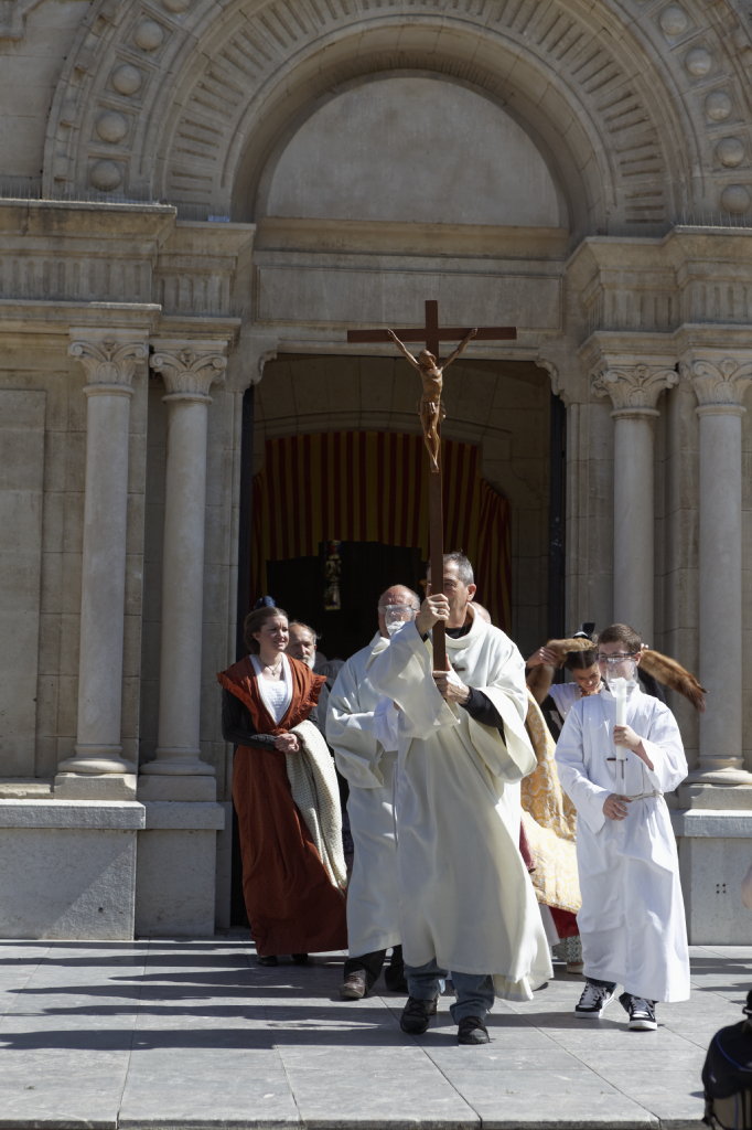 sortie de la messe 02