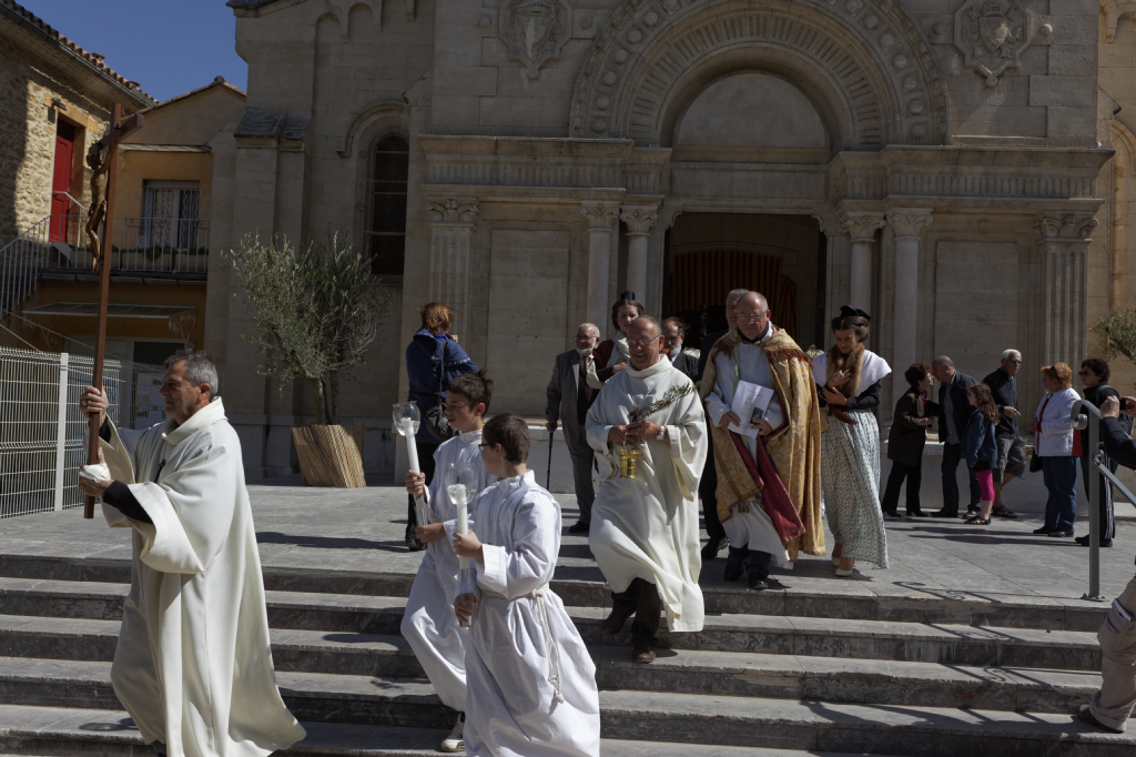 sortie de la messe 03