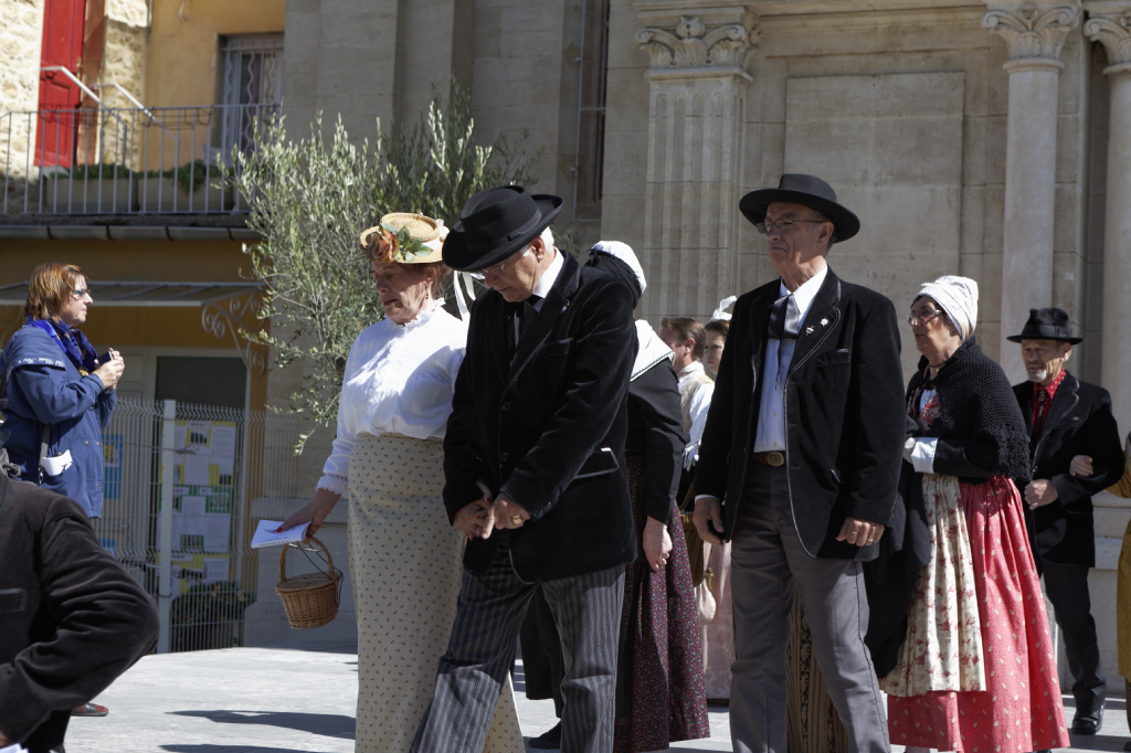 sortie de la messe 12